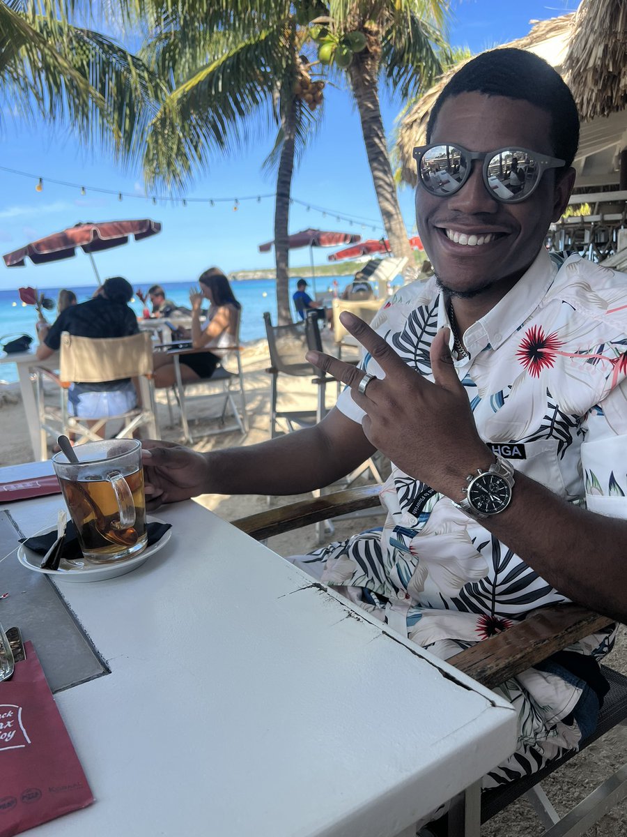 Part of the #THATcommunity Team
Its an honor to represent the Caribbean folks and be a part of the team
And vibe out <a href="/TommiiMichelle/">TommiiMichelle</a> always been a vibe with <a href="/RedGotIssues/">Rojo Tiene Problemas 🫠</a> 
S/o to <a href="/DonDeuces/">Don Deuces ✌🏽</a>  for letting me know these W folks