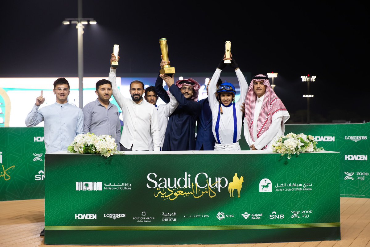Aysh_Albati's tweet photo. ختامهابطوله و فوز ببطولة ميدان الملك عبدالعزيز 🏆🐎🏆🐎🏆🐎ل اسطبل  الامير سعود بن سلمان بن عبدالعزيز  الف مبروك ولفريق الاسطبل كامل وفالكم طيب 
ثوندير سكول 🏆🐎🏆🐎 https://t.co/CxHyVWNLlw
