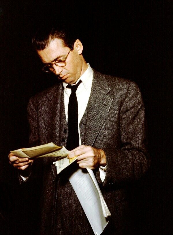 l1ttl3p1gb0y's tweet image. sigh i wish he wore glasses more often :(