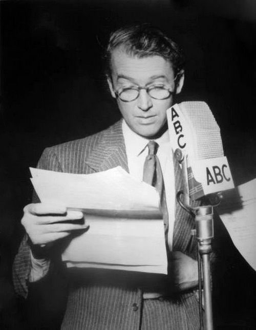 l1ttl3p1gb0y's tweet image. sigh i wish he wore glasses more often :(