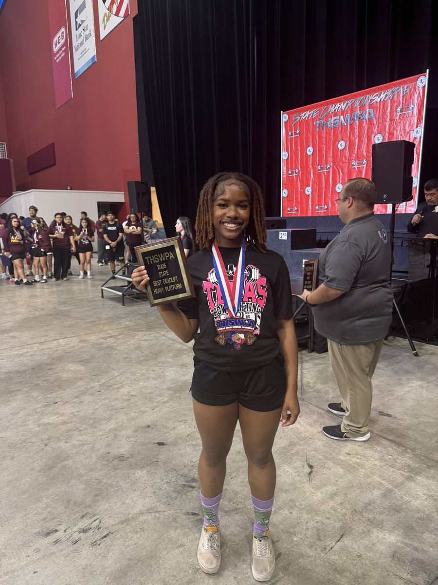 IronHawkPwrLft's tweet photo. Kensey- 5th place
Ryan- 2x State Champion, holds the 5A state record for bench press, & earned best bench on the light weight platforms
Holley- 4th place & earned best deadlift for heavy weight platforms
Jordyn- 6th place
Mia finished 13th in the state!
#GYMR #LiftForT #SBD https://t.co/y1m3TvGTNa