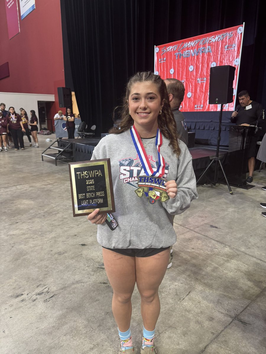 IronHawkPwrLft's tweet photo. Kensey- 5th place
Ryan- 2x State Champion, holds the 5A state record for bench press, & earned best bench on the light weight platforms
Holley- 4th place & earned best deadlift for heavy weight platforms
Jordyn- 6th place
Mia finished 13th in the state!
#GYMR #LiftForT #SBD https://t.co/y1m3TvGTNa