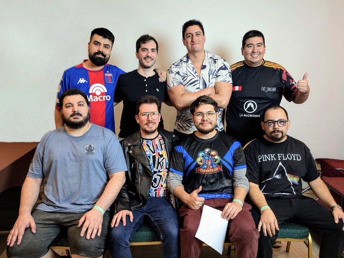Con ustedes el gran Top 8 del Regional Championship de la 8va Ronda de la #SouthAmericaMagicSeries

Arriba: Eddie Dominguez, Federico Giardini, Oscar Miles, Julio Bejarano

Abajo: Martin Dominguez, Marcelo Lopez Lagos, Carlos Torrico y Lucas Berna

#MagicTheGathering #mtgsams