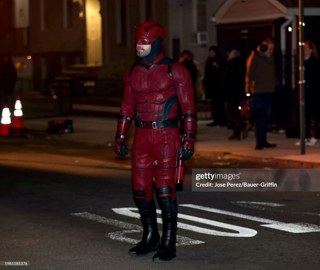 adingdingdiiing's tweet photo. @_DaredevilShots @MCUN_Tweets The new red suit has prominent black accents. The boots are all black. https://t.co/M0Gt2QTfuL