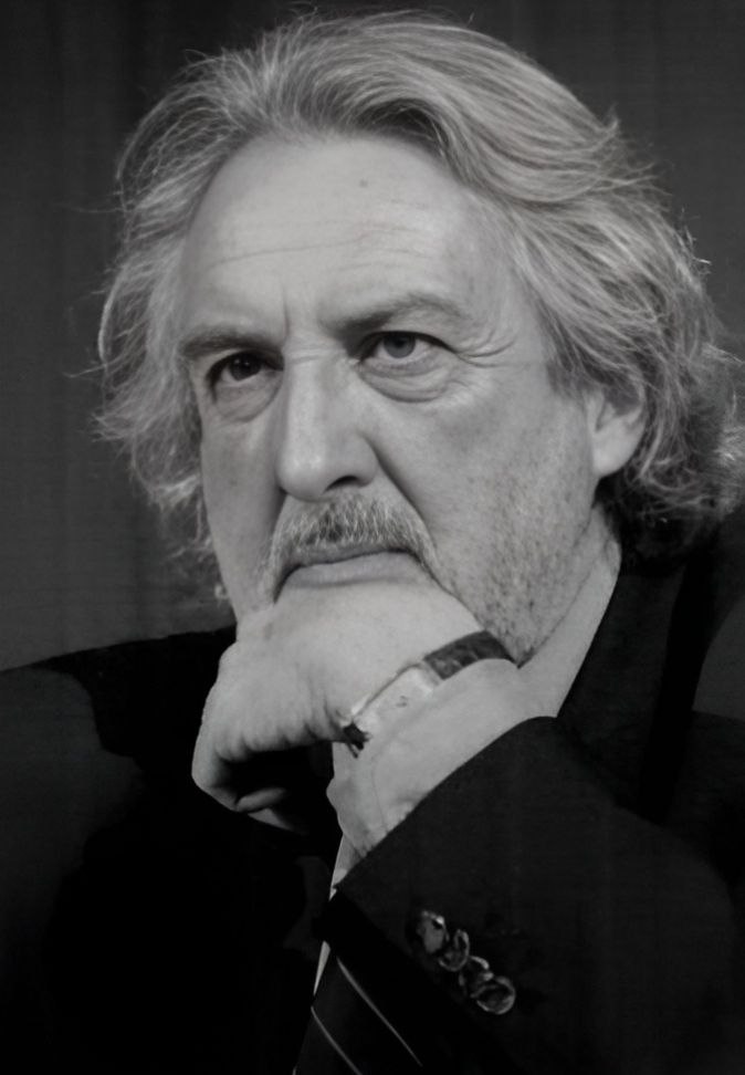 Novelista, cuentista, ensayista, editor, pero ante todo, maestro universitario. Despedimos a Hernán Lara Zavala, fue coordinador del Centro de Estudios Literarios del <a href="/IIFL_UNAM/">Filológicas</a>, y estuvo a cargo de <a href="/librosunam/">Libros UNAM</a> y de <a href="/LiteraturaUNAM/">Literatura y Fomento a la Lectura UNAM</a>. Descanse en paz. 🖤