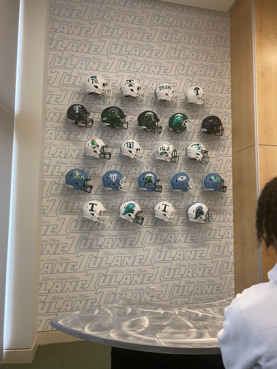 sjxjsn26h9's tweet photo. I am blessed to get the opportunity to visit @GreenWaveFB. Thank you coach @CoachDomino_1 and @JustinHerrup for having me there💚🩵🤍. #greenwaveFootball #TulaneFootball https://t.co/GZnUROUmuW