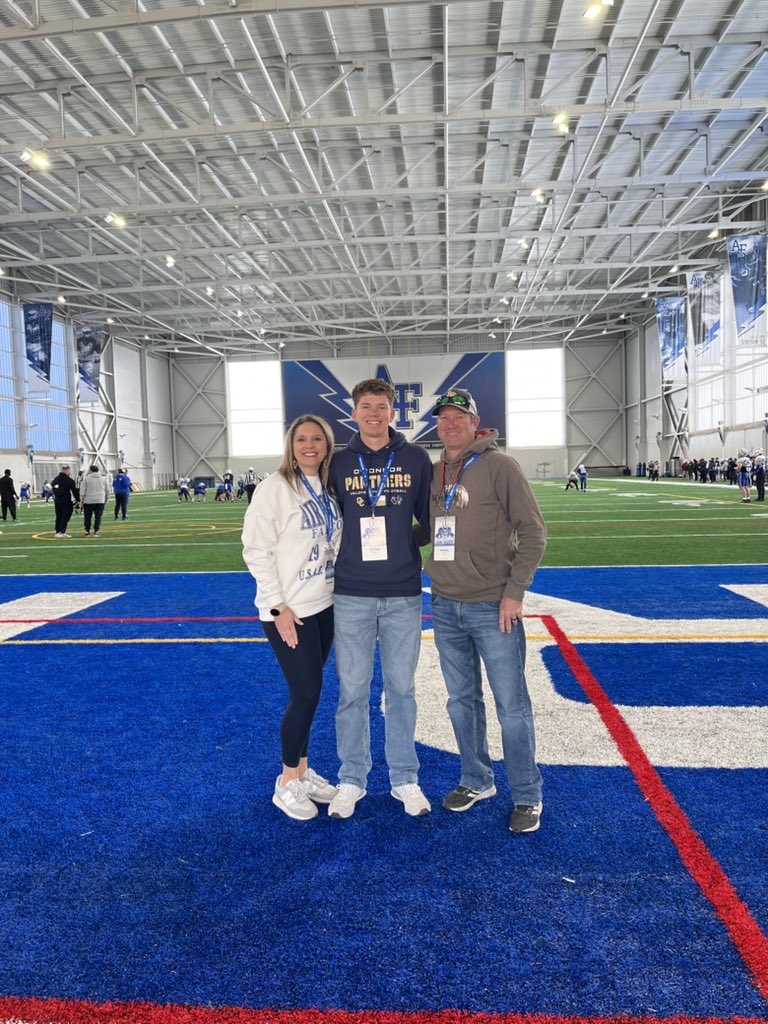 LaneRigby_07's tweet image. Huge thank you to @coachskene3 and @CoachLamAF for the incredible opportunity to visit the Air Force Academy! I truly appreciated the hospitality and learned so much. Excited for what the future holds! @AF_FBRecruiting @OCathletics1819 @CoachKPearsonAF @CoachTCalhoun