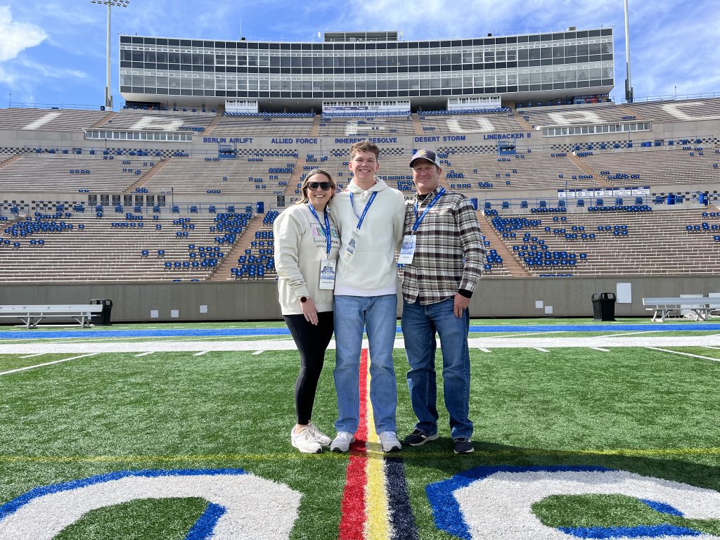 LaneRigby_07's tweet image. Huge thank you to @coachskene3 and @CoachLamAF for the incredible opportunity to visit the Air Force Academy! I truly appreciated the hospitality and learned so much. Excited for what the future holds! @AF_FBRecruiting @OCathletics1819 @CoachKPearsonAF @CoachTCalhoun