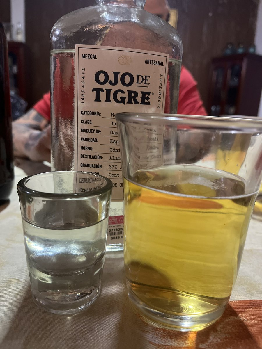 srcaye's tweet photo. A tus salud Príncipe ! #HPB #josejose https://t.co/f09GtgCYqc