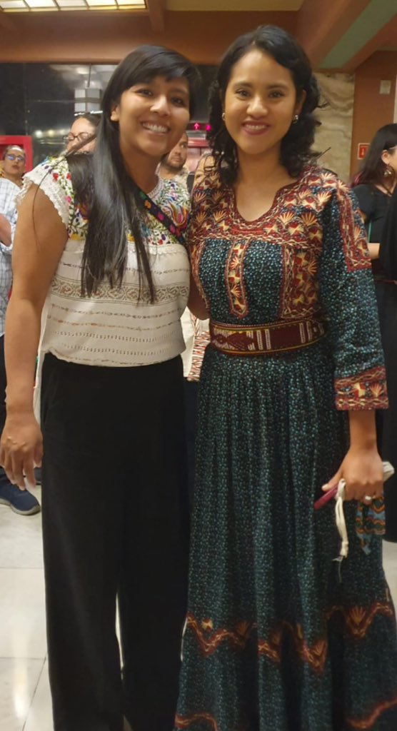 rositadetenango's tweet photo. Fue un honor coincidir en el Recital de Poesía de Lenguas Originarias, realizado por primera vez en #BellasArtes. Pude saludar a las talentosas Nadia López García @tejiendoapp y Celerina Patricia Sánchez. 
Actividades que inspiran  para un mejor país.
#Poesía https://t.co/jlFlWxthN8