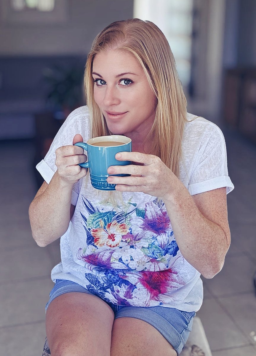 jaynielea's tweet image. Sundays feel different... softer, slower... We spend so much time rushing, we forget to just be. So today, do less… or rather, more of what fills your cup &amp;amp; if you're still in your pj's at 11am, just call it "highly recommended life advice." Have a sublime Sunday everyone! 💛