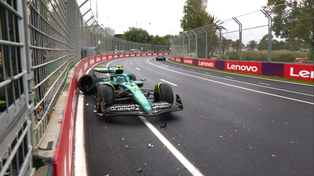 El Aston Martin de Fernando Alonso tras chocar con el muro. Fuente: Fórmula 1