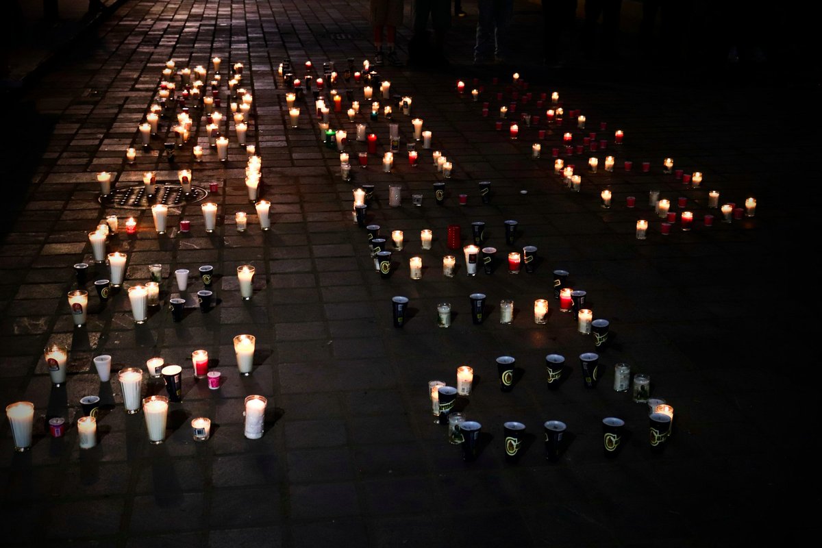 Marcados por el dolor, la memoria e impotencia, familiares de personas desaparecidas, en #Oaxaca, se sumaron este sábado a la jornada de #LutoNacional, tras el caso Rancho Izaguirre de Teuchitlán, #Jalisco. 

#HastaEncontrarles #DesaparicionForzada
#Teuchitlan #Oaxaca