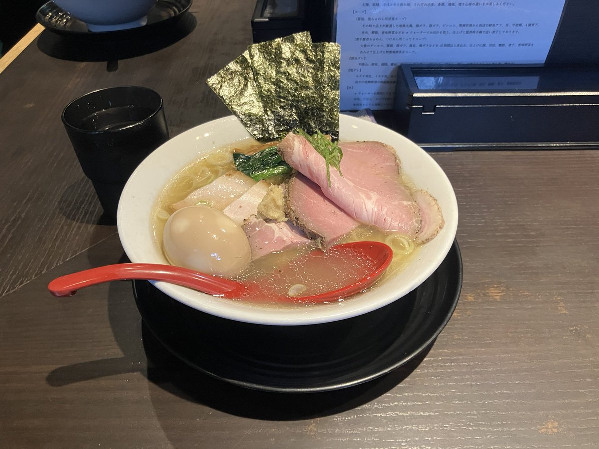 yiyi0003's tweet photo. #赤羽
#夏海
今日の限定特製
焼豚が3種類でスープも後味良く
麺の太さもとても良かった
海苔がちょっと合わなかった
感じはあるけど
⭐️⭐️⭐️⭐️⭐︎でした https://t.co/1KJY135Y8T