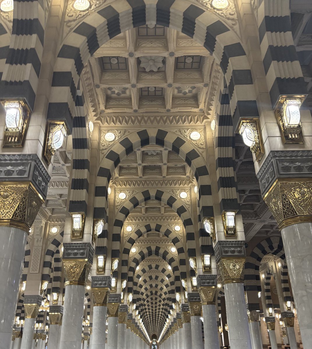 مسجد رسول الله صلى الله عليه وسلم.