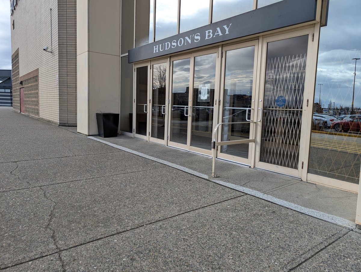 thgaud's tweet photo. @CityNewsVAN HBC staff are sad https://t.co/DhvesveHRi
