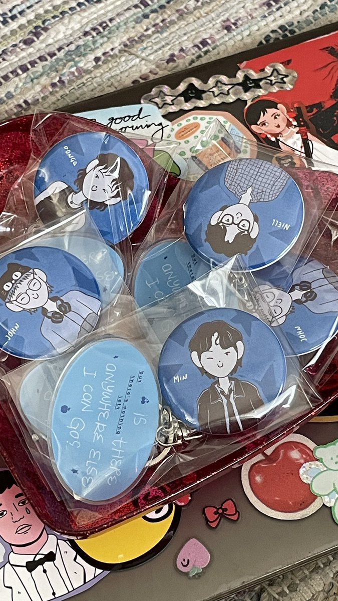 monstreplanet's tweet image. Packing for @wave2projects! Btw ada yang dapet pin+keychain, ada yang dapet sticker+keychain ya. Nanti tag aku so I know the package arrived safely, and u r happy to receive it! Ok ok? 😆💖