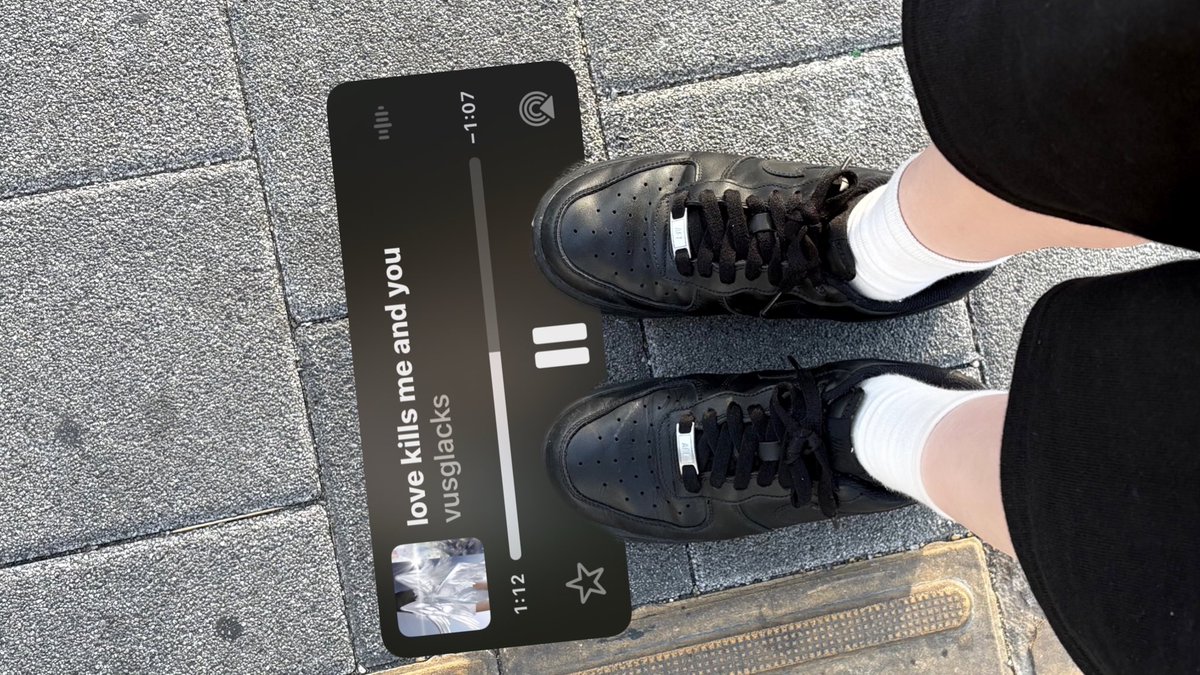 기다리실 거 같아서 바로 말아왔습니다!
발 밑에 음악 까는 법! 🎧🎶👟