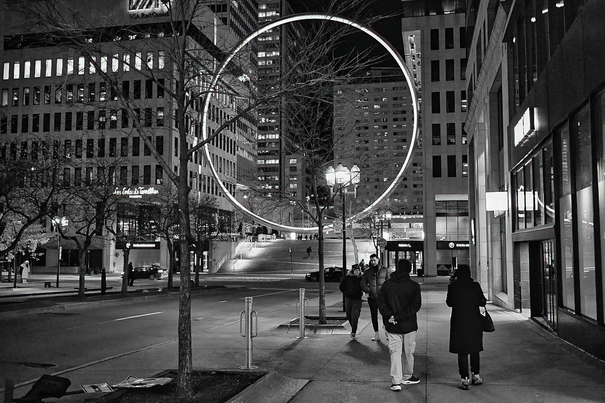 Simon_B_Photo's tweet photo. Montreal at night , Fall , temp 3'C , November 2024
#Montreal
#Canada
#streetphotography
#photography
#blackandwhite
#blackandwhitephotography
#street
#snap_street https://t.co/8MdCdCdQ1Z