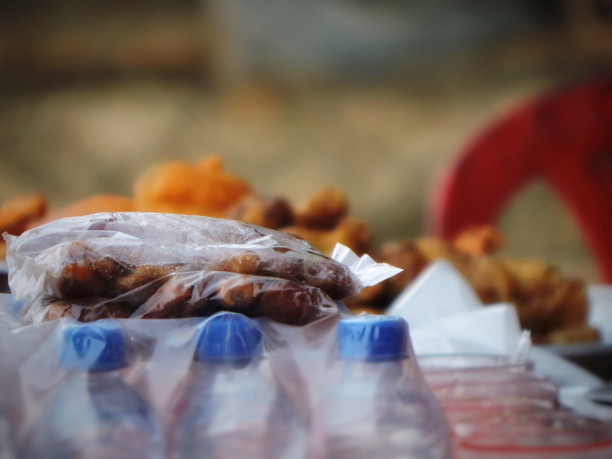 ayubkhan_dkl's tweet photo. “Food for Thought: Starting in April, rations will be reduced, leaving refugees with much to ponder about the future of food and survival in the camp.”
“Food For Thought” @RohingyaMakzin —
https://t.co/oySwP0ENux
#FoodForThought
#RationCuts
#HumanitarianAid
#EndHunger https://t.co/tJlEvxvFFh