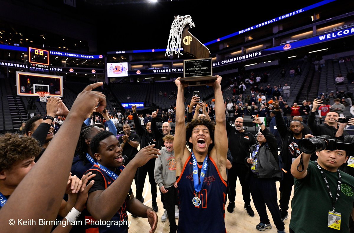 photowkb's tweet photo. Brayden Burries scored 44 points as the Roosevelt Mustangs defeated Archbishop Riordan Crusaders 80-60 to win a boys CIF State Open Division championship basketball game. @CIFState #cifstate @cifss #cifss #basketball @SGVNSports #Roosevelt @NikonUSA #Nikon @InsideSoCalSpts https://t.co/tBfq2zhdFS
