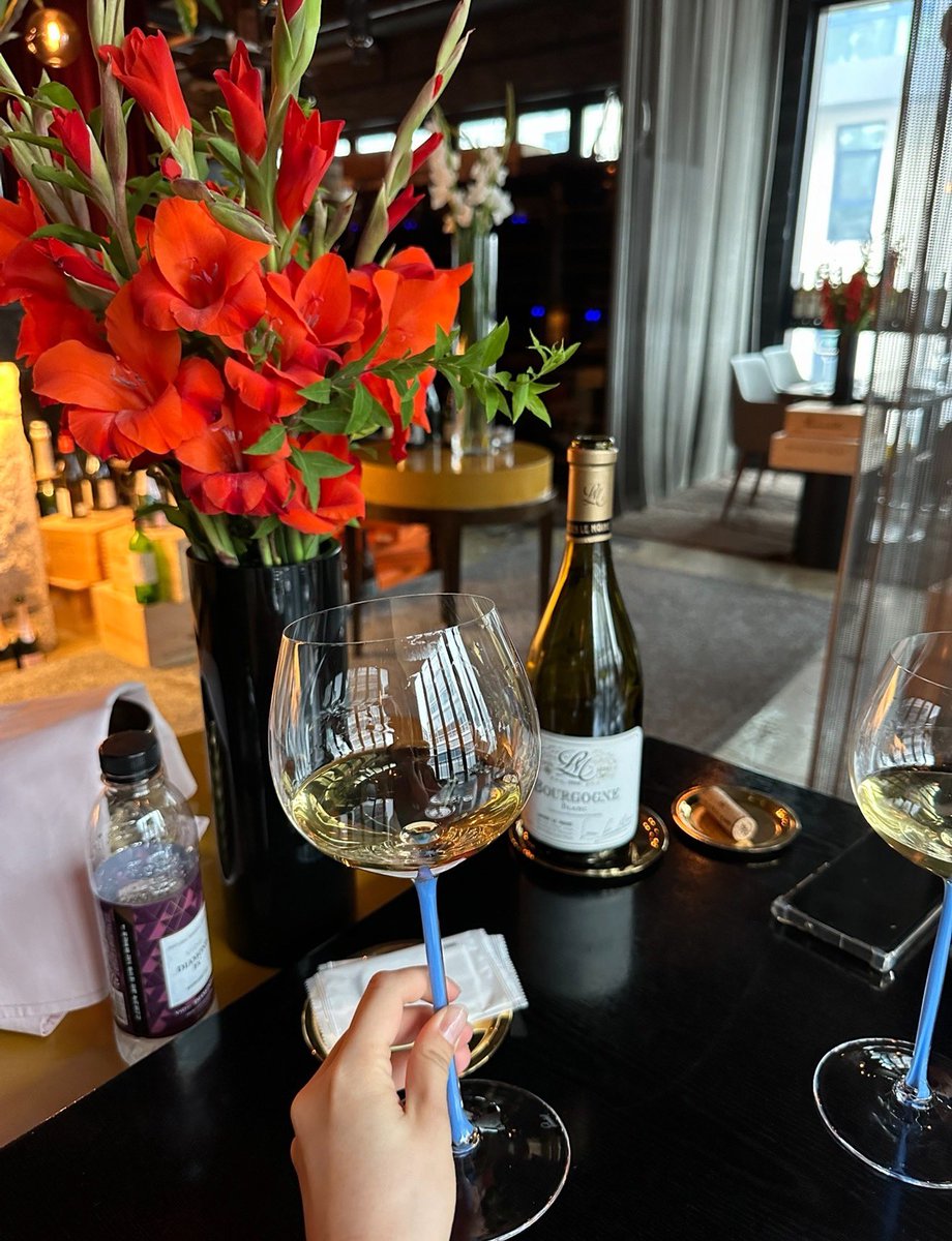 내일 (3/17 월요일) 같이 놀 커플/초대녀 있으신가용😘 

저희 커플 스타일 좋고 잘 놀아요🤍