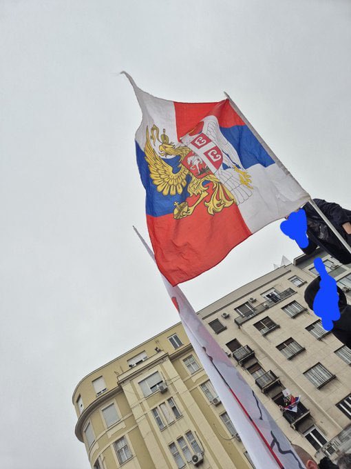 Хохлы в твитер:

- урааа антироссийские митинги в Сербии, мойдан, хрюю рашка богато сербив хрююю

Сербы на митинге: