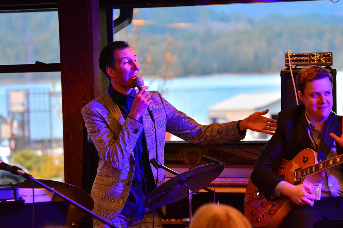 It's the weekend! 🎉🥳 Who's got plans to grab a bite at the Shinglemill Pub and Bistro? 🍔🛥️ This is one of our favourite venues in town (just look at that view!) and we can't wait to bring some live jazz back to the lakeside on April 10 and 11. 🎟️🎫 townsitejazz.eventbrite.com
