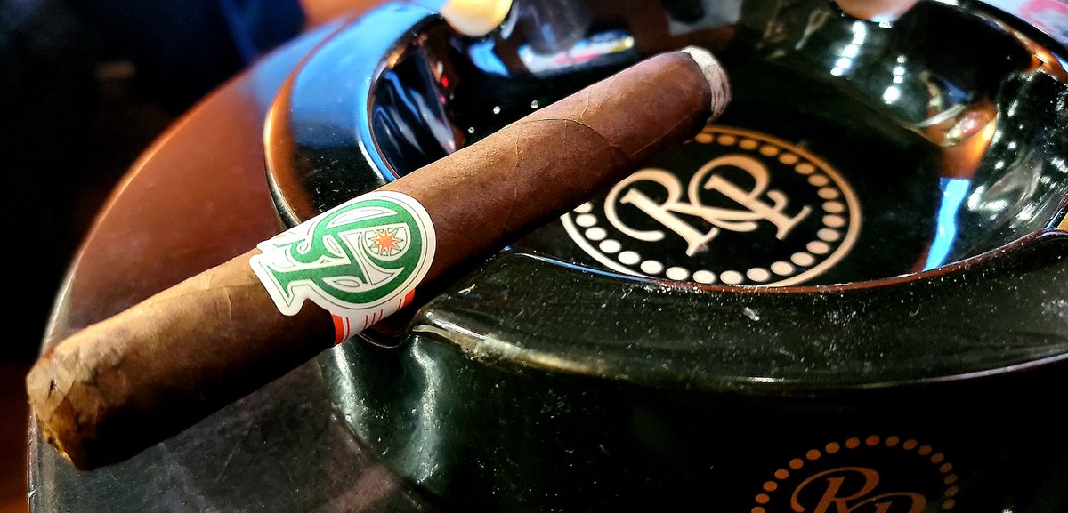 limitless_naz's tweet photo. Some recent gems 😎🔥💨 #cigars #WeekendVibes https://t.co/xGNAWVCRT7
