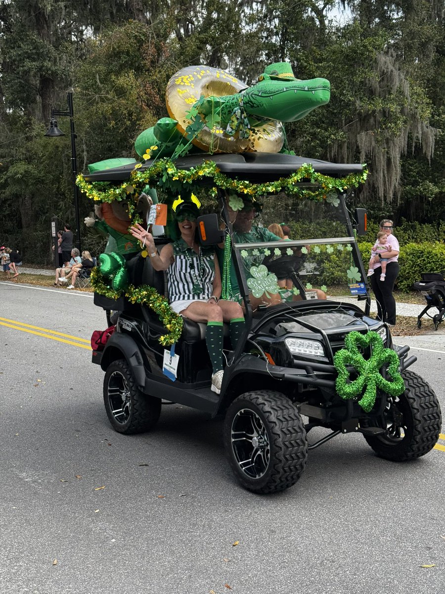CC_Linds's tweet photo. Bluffton St Patrick’s Day golf cart parade 🍀 So fun! https://t.co/PlhRLVT0Sy
