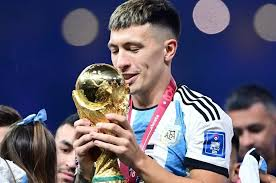 MolinaGusta's tweet photo. Vos ganaste un Mundial / Vos no https://t.co/O0isgBnCqS