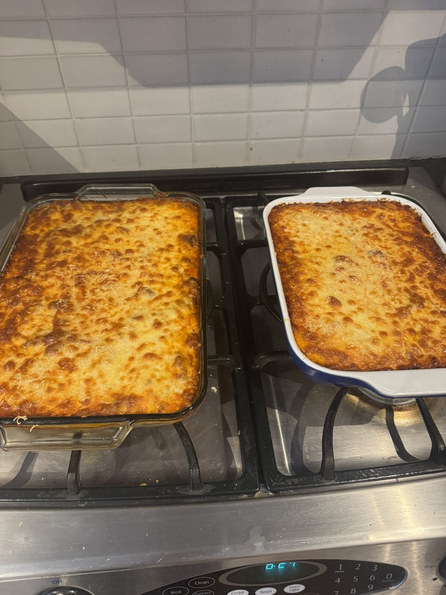 acemacg's tweet image. Today was ultimate homemade lasagna. Made everything from scratch except some of the mozzarella. I did use homemade mozzarella but didn’t have enough. 

#KitsWhoCook @calmecam