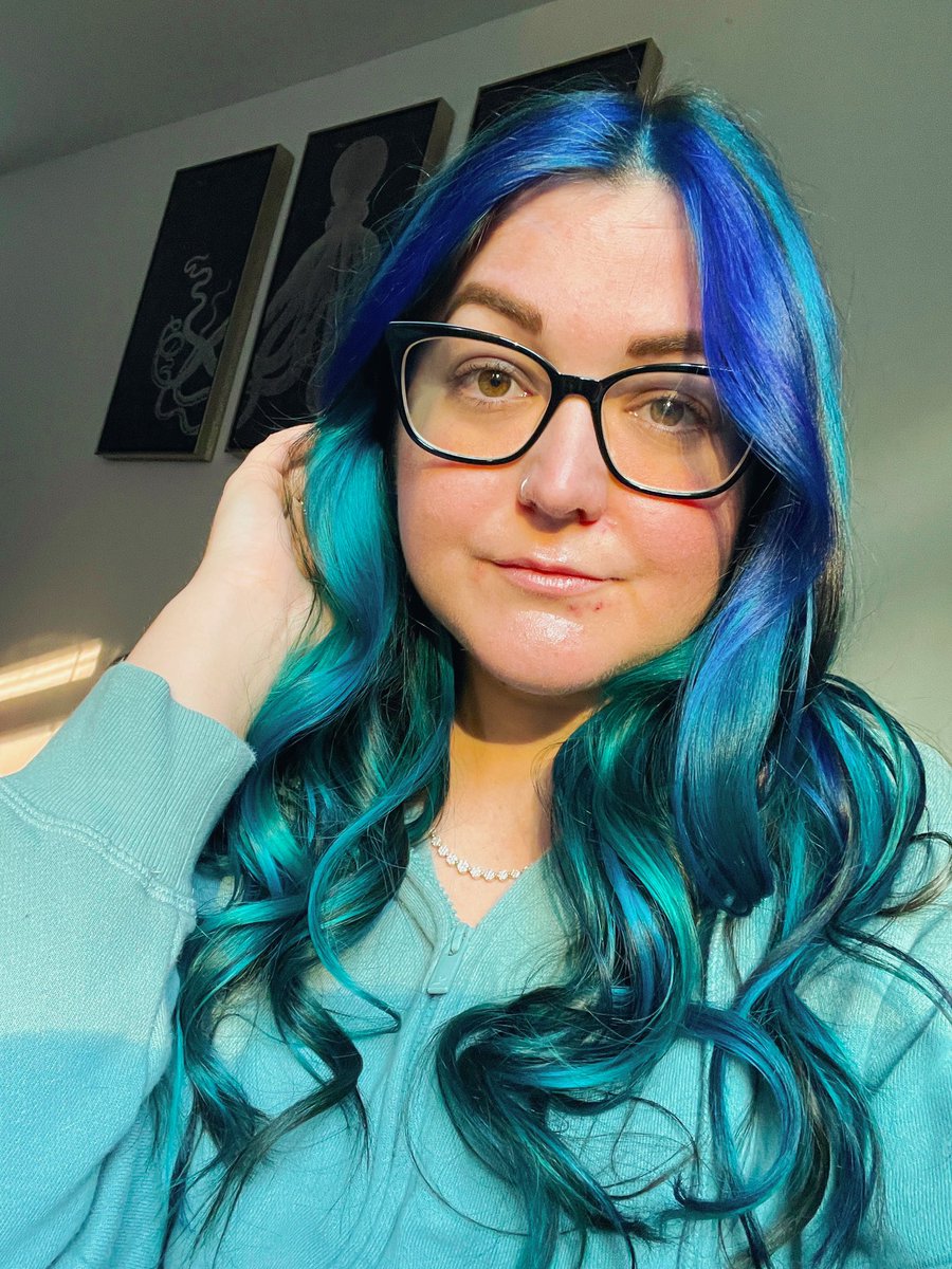 Felonymelaniee's tweet photo. we just keep getting bluer and bluer ladies!!!! 😋💙🩵💙🩵💙 https://t.co/5paZ1dU2I8