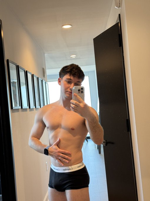 Any men out there still find an all natural man body attractive? https://t.co/t49SQi59Eb https://t.c
