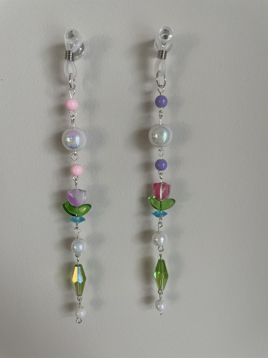 Che1ly_stitches's tweet photo. Some of the glasses chains I’ve made https://t.co/5VYm5NolCm