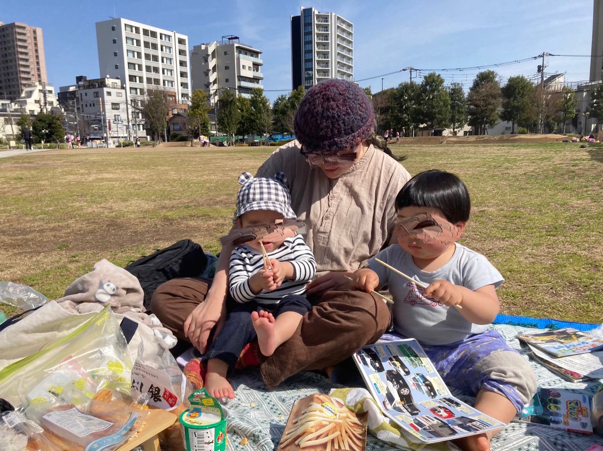 byebye70kiro's tweet photo. 編み会で出会った酒呑みママ🍶🍷と子連れで
イケサンパークで公園呑み��てきたよ🍺楽しすぎて朝から夕方すぎまで呑んじゃったよね～😆
二次会で串カツ田中までいっちゃって…🤭
まじでホントサイコー！！
編み物🧶1ミリもしてないけど😙
月1開会決定だね👍🏻 https://t.co/JPfHgVCUFo