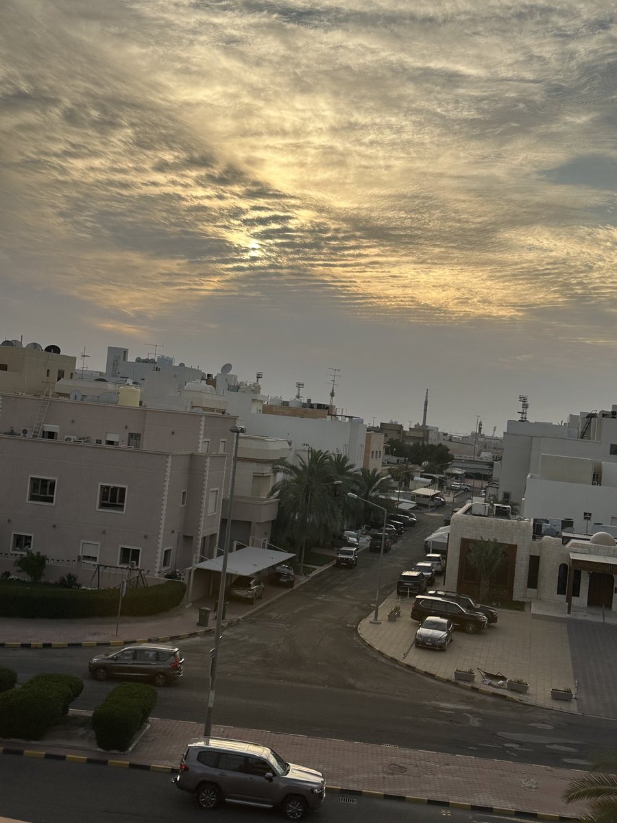 Y_AlHasawi's tweet photo. غيب ياقمر ناطرينك تغيب…قبل ايام 🌹😃 https://t.co/ayzpmUmD3d