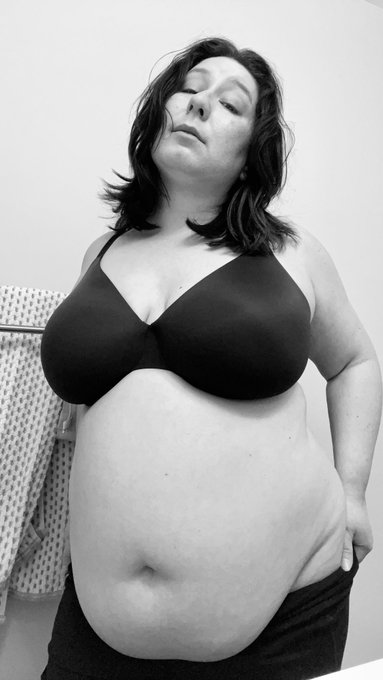 BayAreaFluph - 2 pic. Petite and tone to PLUS SIZE BLOB https://t.co/Hh2rgNIizN