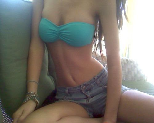 minareekin's tweet photo. REDO:*·˚the only thing stopping you from losing the weight are mental cravings. True weight loss beings with learning to control those internal desires.   

🧵: a detailed thread on how I learned to desensitize and control myself regarding food,+ rating techniques i've used:  *ੈ https://t.co/wEC9zVNinE
