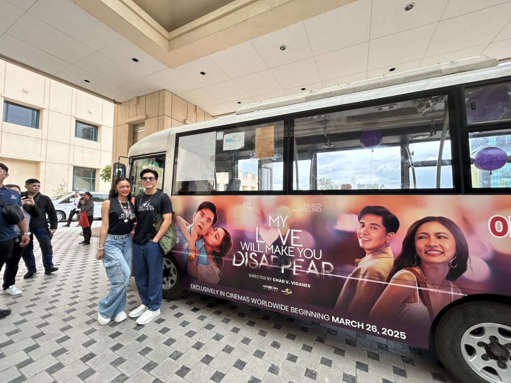 StarCinema's tweet photo. Ang pa-bus na handog, sana nasuklian namin ng kilig na all-out! 🚌

Daghang Salamat sa suporta Cebuanos and @CebuKimPau ✨

Appear din tayo in cinemas worldwide beginning in the Philippines, March 26, 2025 for ‘My Love Will Make You Disappear’, directed by Chad Vidanes. 💖

🎟️ Book your tickets now! 

SM 
https://t.co/d7ILv6FZwt 

#MyLoveWillMakeYouDisappear
#LOVEAPPEARSinCebu