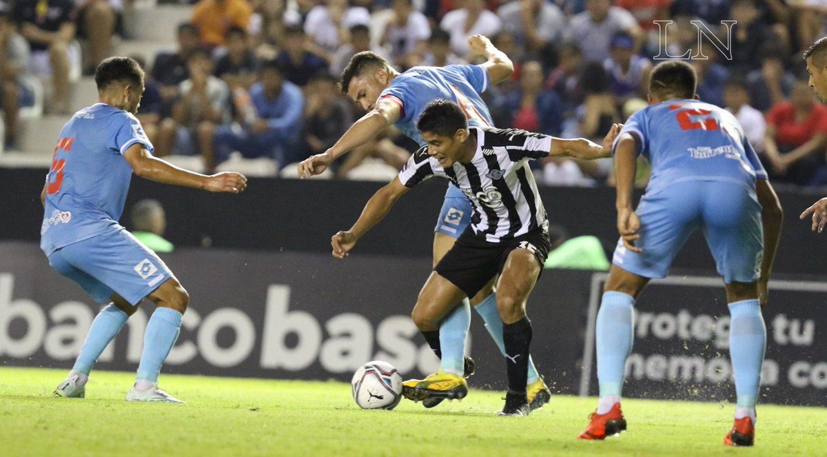 ElRepollero1905's tweet photo. Gran triunfo del #Guma en un duelo directo en La Huerta, siempre nos cuestan los equipos que se meten atrás y juegan de chico. https://t.co/g9zUxV1riy