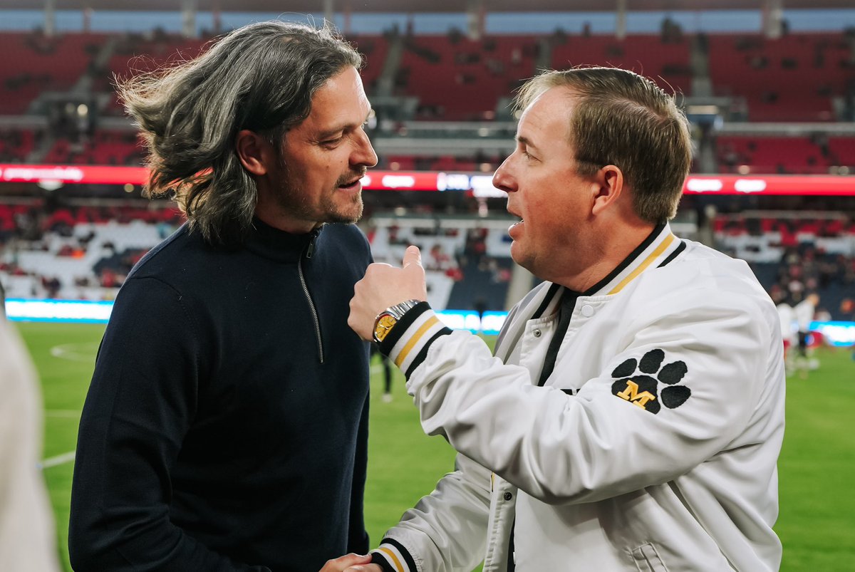 stlCITYsc's tweet photo. Missouri football 🤝 Missouri fútbol

Great to see @MizzouFootball head coach Eli Drinkwitz at Energizer Park supporting Missouri’s favorite MLS team!

#MIZ x #AllForCITY https://t.co/86sQNbHECf