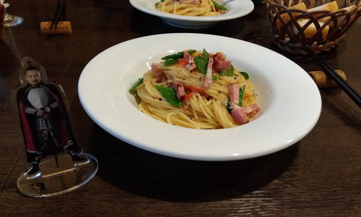 iseno_satomi's tweet photo. 信さま、ecaoさんのBランチだよ。パスタに前菜の盛り合わせドリンクが付いて1800円。お得👍
ベーコンの芳醇な香りにきぬさやの彩りが相まってサイコーに美味でした😍
25/03/15
#ecao #イタリア料理
#毎度何食っても美味え
#特に鶏ハムが美味え https://t.co/98oiw4H18d