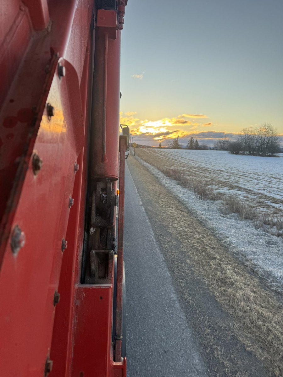 <a href="/RBReich/">Robert Reich</a> The rich are rich for a reason and the poor are poor for a reason, it’s how they think about money that makes them different

in my job, I travel the rich neighborhoods and the poor neighborhoods. I see how they all spend and what they purchase what they discard 
you can’t hide