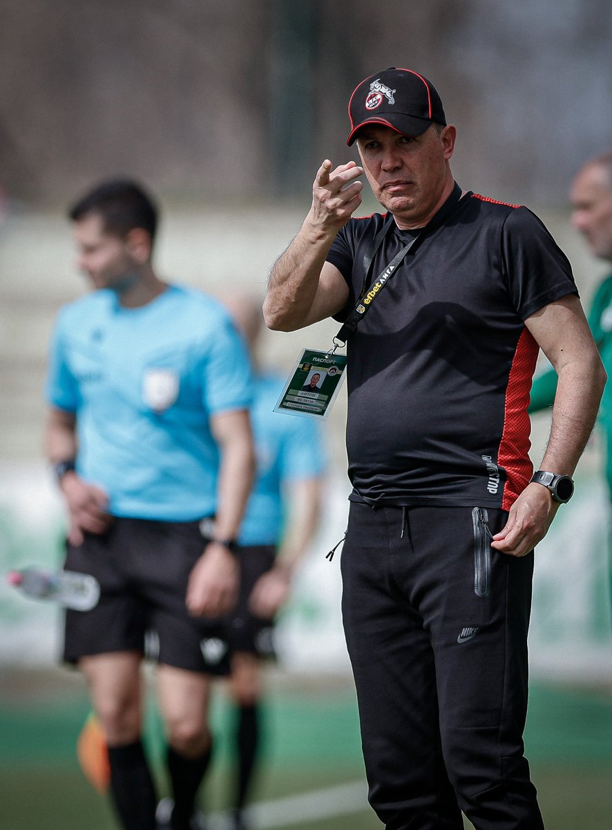 GHSPORTSbg's tweet photo. Велков: Загубихме,защото пропиляхме шасовете си.Искахме да сме по-офанзивни и пострадахме.В края всичко гръмна,но в наша вреда.Смятам,че мога да се доверя и на Краси и на Анте.Всеки изпуска дузпа.Сега ни е много неприятно,защото за пореден път не може да вкараме дузпа. https://t.co/CBhnKrb69X