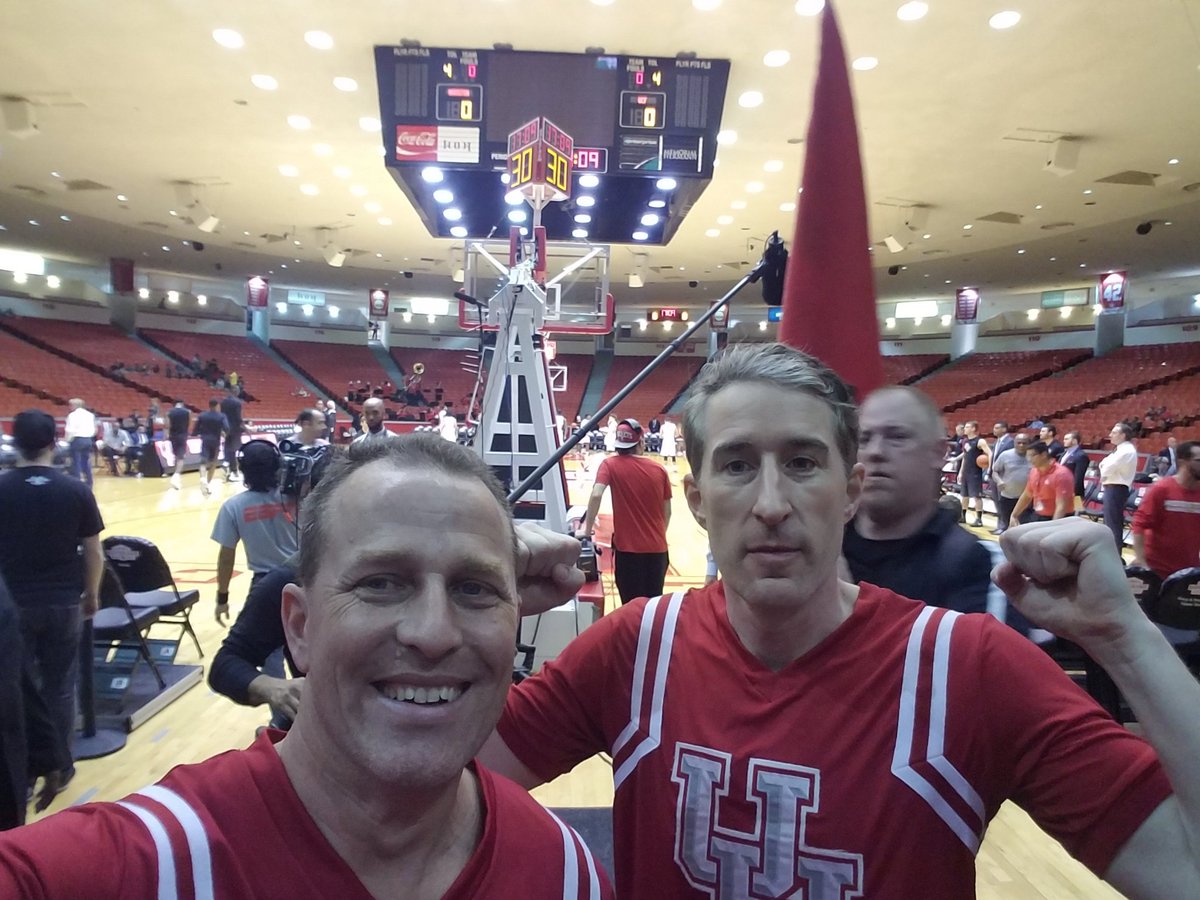 NotSoFastdp's tweet photo. The Leisuremen love March hoops! https://t.co/Tlzwr1Sz1c