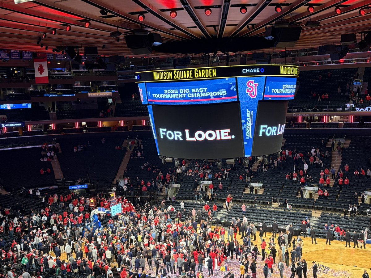 sam_weprin's tweet photo. Let’s Go Johnnies! https://t.co/Bdx6xSrGEF