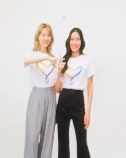 valentine_t's tweet photo. ดิชั้นก็ไม่ค่อยรีบอ่าค่ะ วันนี้มา รพ.รามา พอดี shop เปิด ดิชั้นพุ่งเลยค่ะ 5555+ เสื้อรุ่น Love wins 🥰

#LingOrm #หลิงออม https://t.co/yqQtW2cMKC