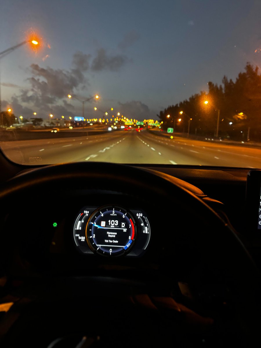 Only when it's dark will there be no traffic jams, enjoy the thrill of speeding