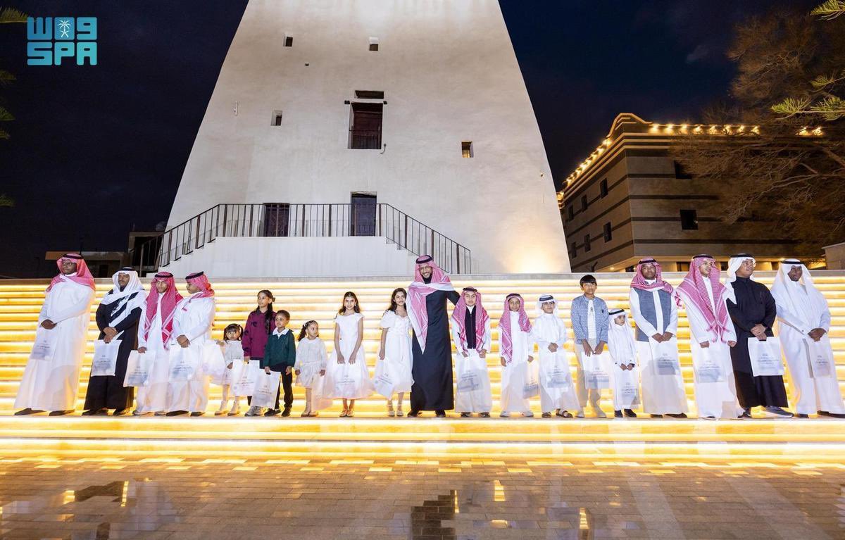 شارك صاحب السمو الملكي الأمير
#خالد_بن_سطام بن سعود بن عبدالعزيز
نائب أمير #منطقة_عسير  أبناءه الأيتام وجبة الإفطار الرمضاني، احتفاءً باليوم العربي لليتيم، الذي نظمته إمارة المنطقة بالتعاون مع فرع #وزارة_الموارد_لبشرية_والتنمية_الاجتماعية بـ #عسير 

spa.gov.sa/link/MZXK